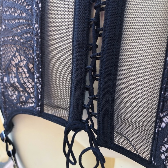 Bustiers - Picture 4 of 7